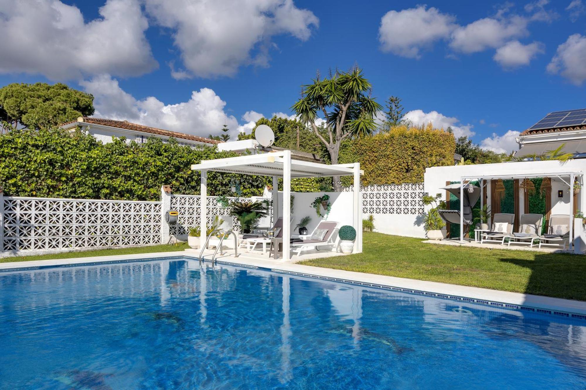 Villa Casacara Marbella Beachside Costabella -Spain ภายนอก รูปภาพ