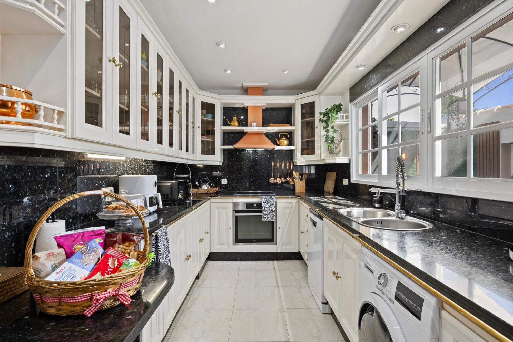 Villa Casacara Marbella Beachside Costabella -Spain ภายนอก รูปภาพ