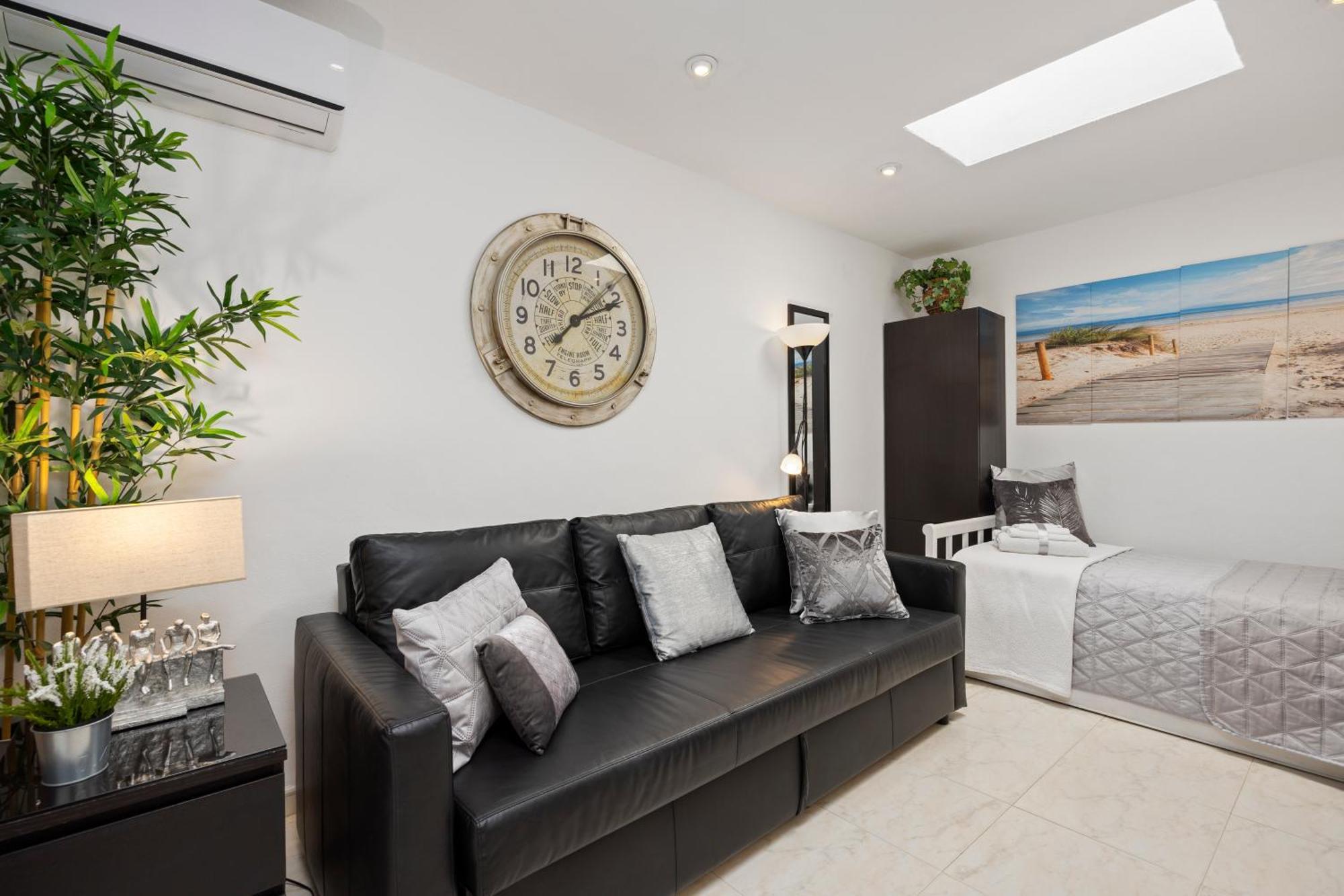 Villa Casacara Marbella Beachside Costabella -Spain ภายนอก รูปภาพ
