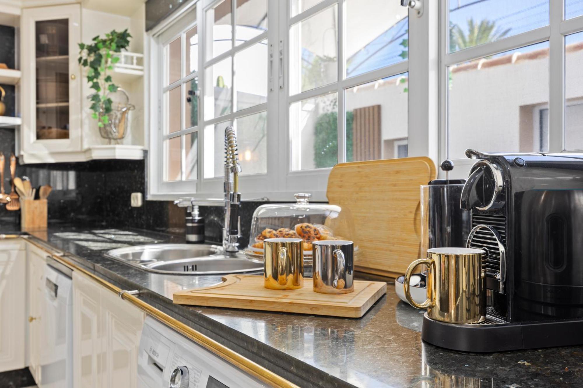 Villa Casacara Marbella Beachside Costabella -Spain ภายนอก รูปภาพ